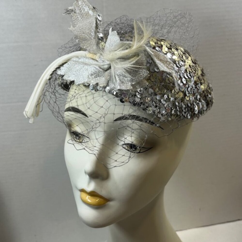 VTG 1950's Sequin Veil Sprout Capulet Cocktail Hat w/Silver Foil Leaves Feather